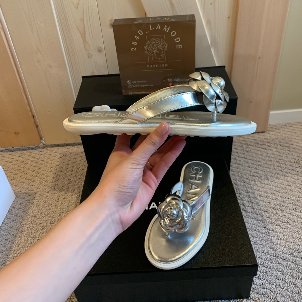 CHANEL THONGS SILVER size 35.5 - Picture 4 of 8